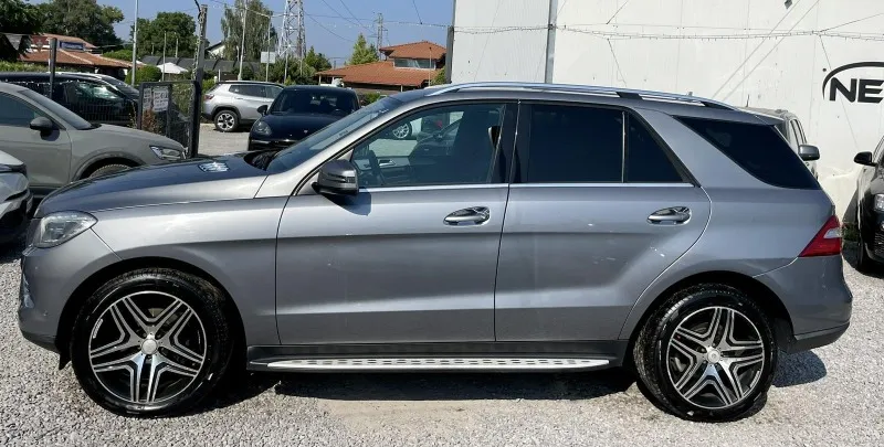 Mercedes-Benz ML 350 BLUETEC 4 MATIC Image 8