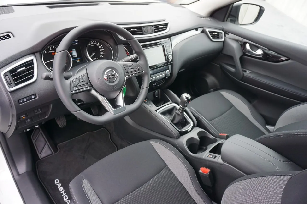 Nissan Qashqai 1.3 DIG-T...  Image 8